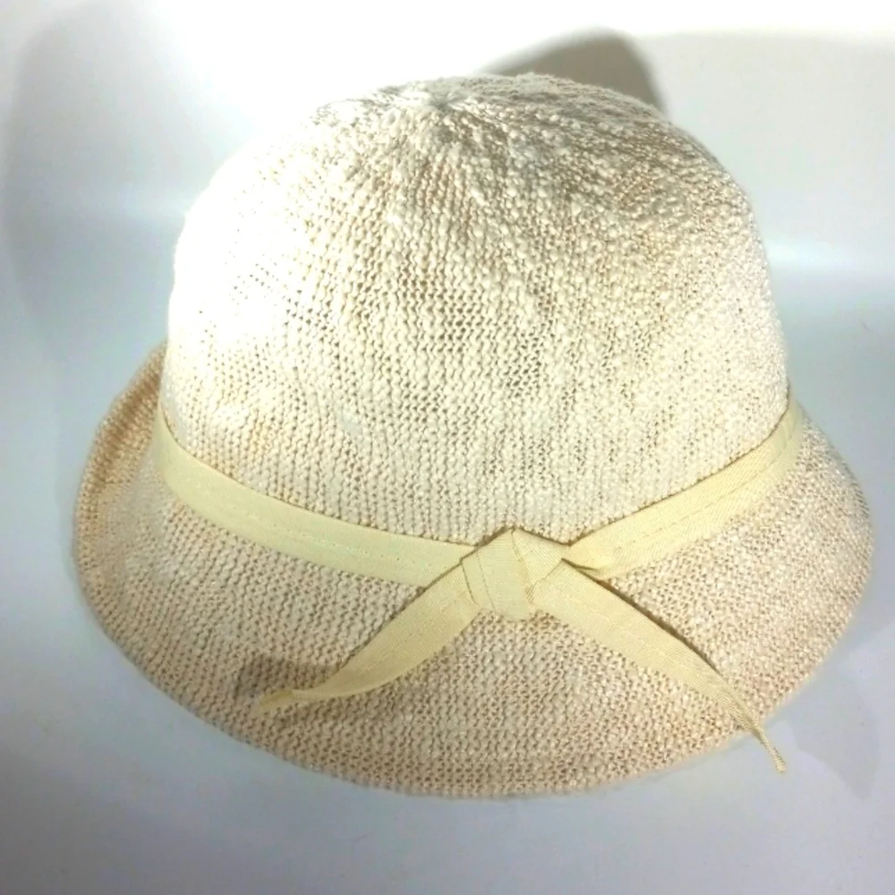 👒 CROFT & BARROW  OFF WHITE HAT 👒 WITH RIBBON TIE FRONT